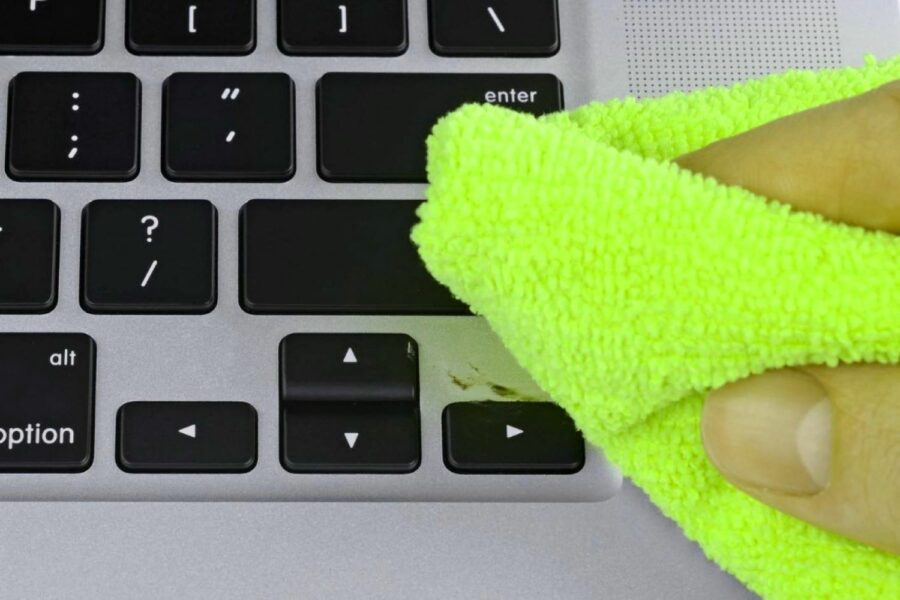 Cómo desinfectar y limpiar tu ordenador y teclado