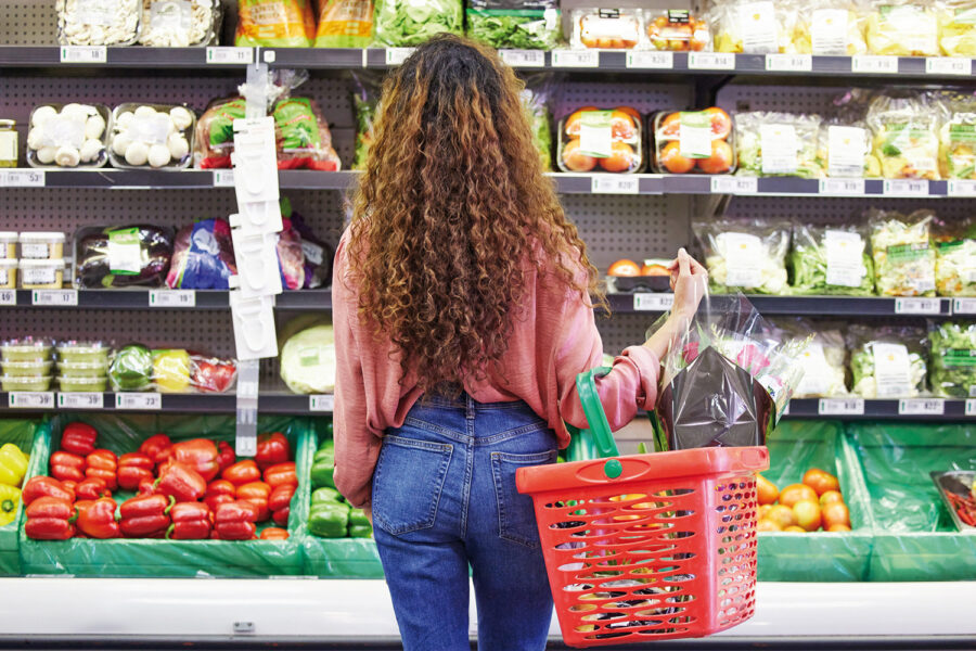 Seguridad alimentaria, cesta de la compra, supermercado.