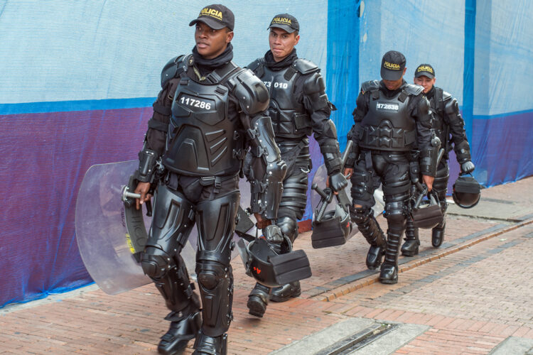 Integrantes de la Unidad de Diálogo y Mantenimiento del Orden (UNDMO) de la Policía Nacional de Colombia