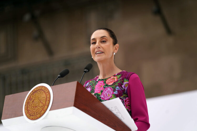 la presidenta mexicana Claudia Sheinbaum en un acto público en el Zócalo de la Ciudad de México